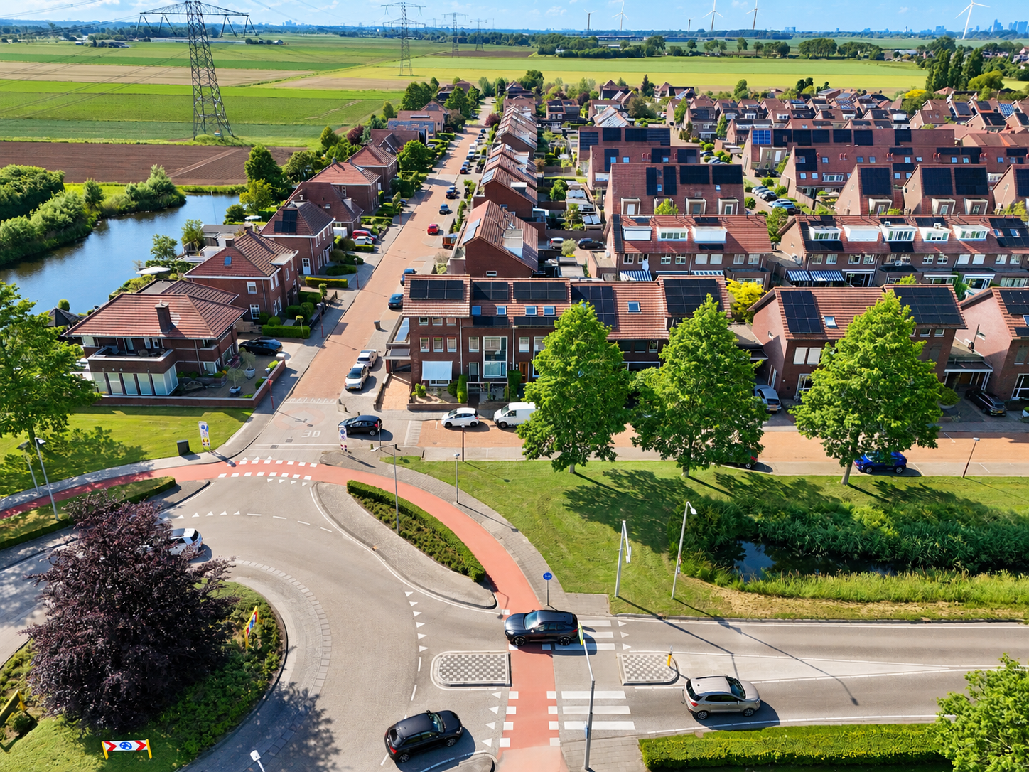 Grafische top-down dronefoto van Nederlands polderlandschap